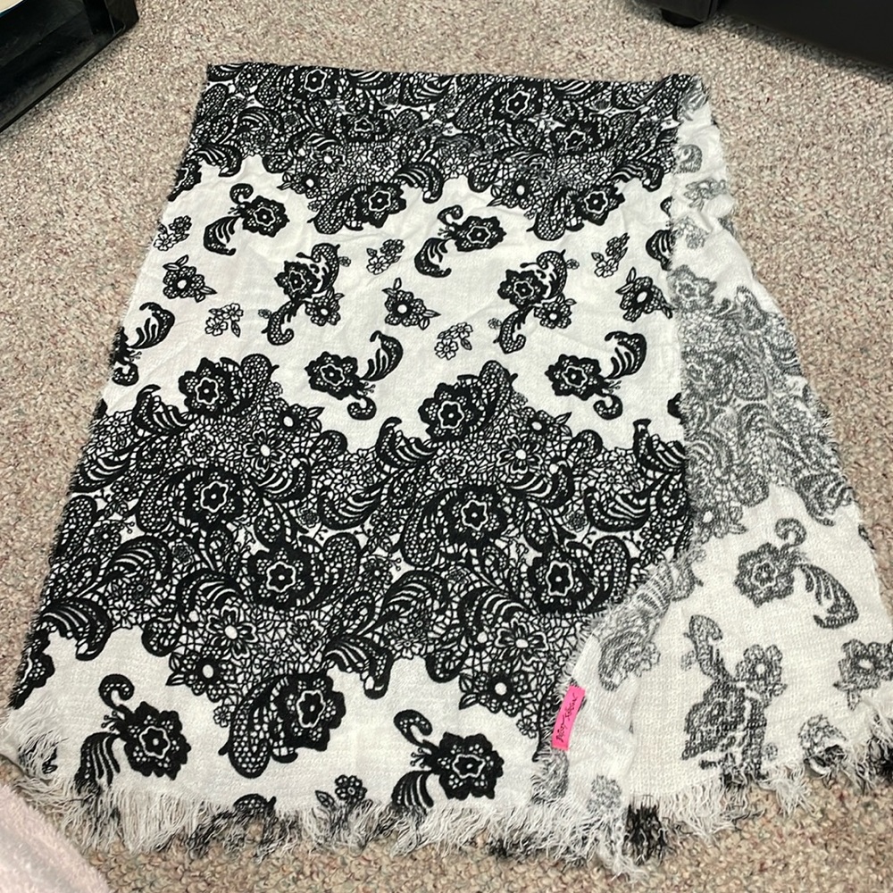 New Betsy Johnson scarf